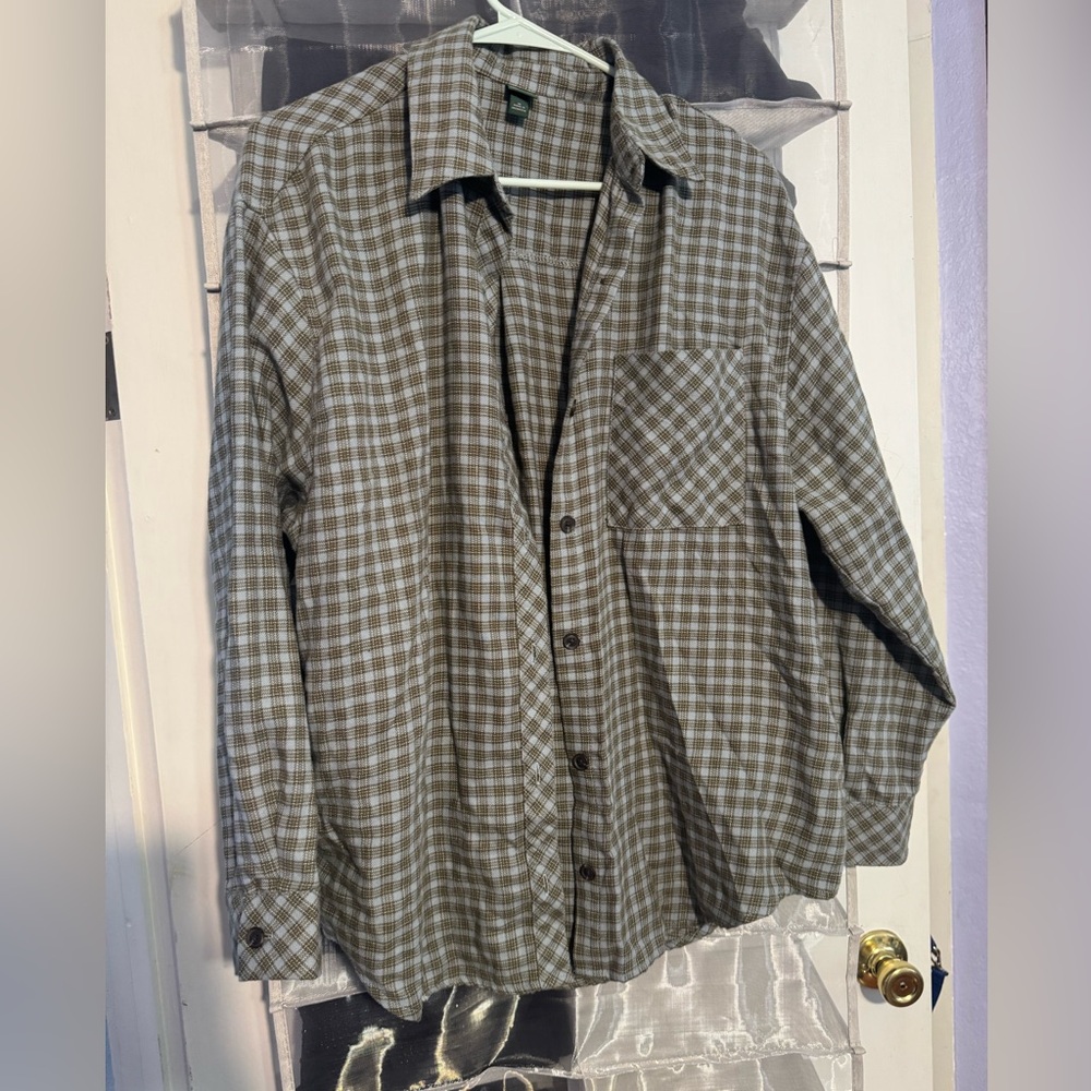 Women’s Plaid Button-Up Shirt in Olive & White